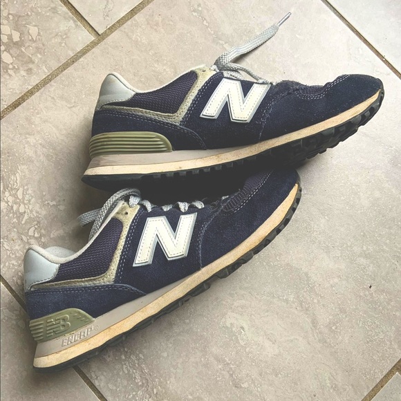 New Balance Classics 574 - Picture 1 of 5